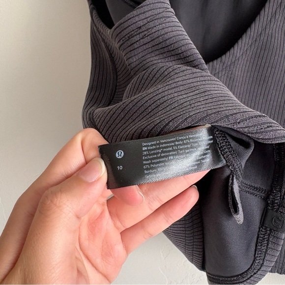 Lululemon Ribbed Softstreme Cropped Tank Top black grey
Size 10 - Picture 9 of 9